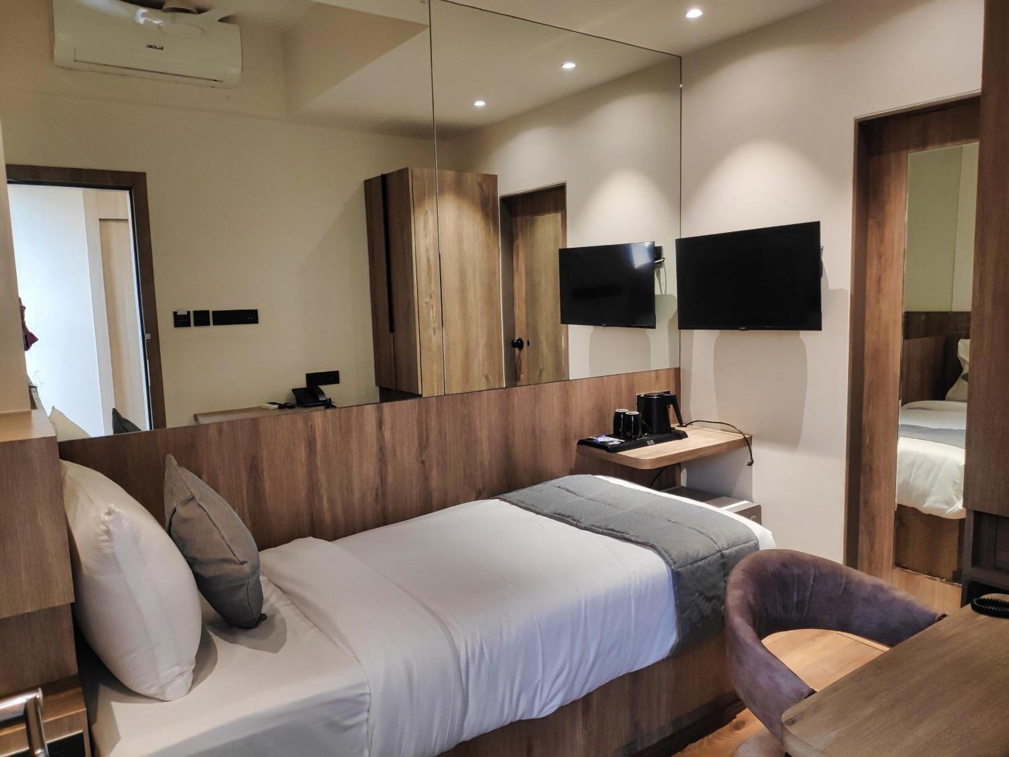 Maxxvalue Hotel Midc - Andheri Mumbai Exterior photo